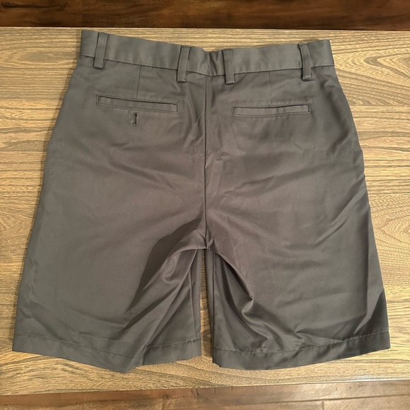 Basic Grey Golf Shorts - Size 30 - Picture 2 of 3